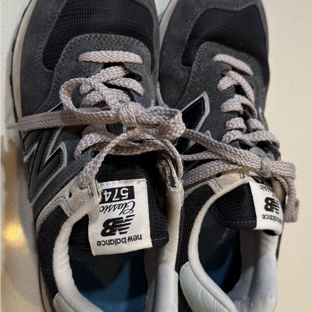 New Balance 574 Classic Black and Gray Athletic Shoes M 7.5 great condition